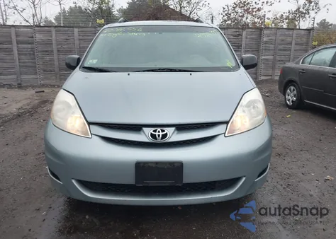 2010 Toyota Sienna Ce/Le z USA, uszkodzony, nr VIN 5TDKK4CC8AS324618